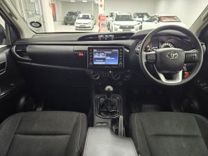 Toyota Hilux 2.4GD-6 double cab 4x4 Raider manual - Image 6