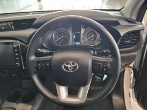 Toyota Hilux 2.4 GD-6 Raider 4X4 automaticD/C - Image 8