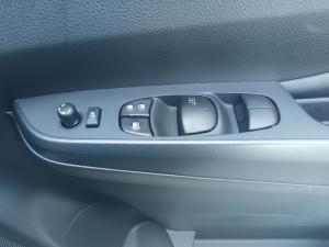 Nissan Navara 2.5DDTI PRO-4X 4X4 automatic D/C - Image 16