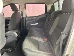 Nissan Navara 2.5DDTi double cab SE manual - Image 7