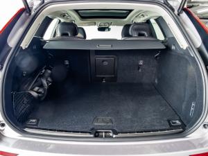 Volvo XC60 B5 AWD Plus Dark - Image 17