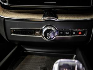 Volvo XC60 B5 AWD Plus Dark - Image 19