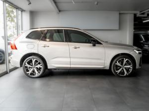 Volvo XC60 B6 AWD Ultimate Dark - Image 3