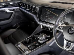 Volkswagen Touareg V6 TDI Executive R-Line - Image 11