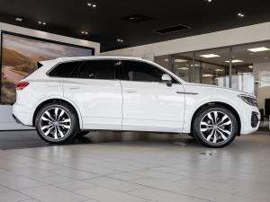 Volkswagen Touareg V6 TDI Executive R-Line - Image 9