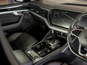 Volkswagen Touareg V6 TDI Executive R-Line - Image 11