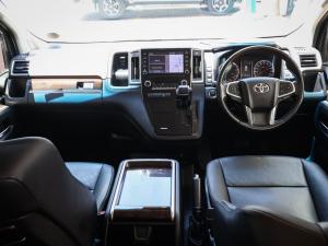Toyota Quantum 2.8 LWB bus 9-seater VX Premium - Image 17