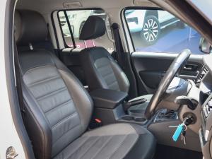 Volkswagen Amarok 2.0BiTDI double cab Highline auto - Image 9