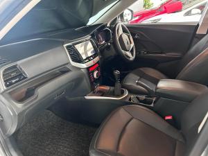 Mahindra XUV300 1.2T W8 - Image 12