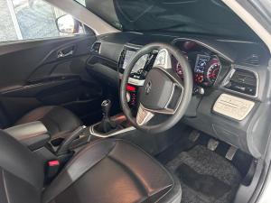 Mahindra XUV300 1.2T W8 - Image 13