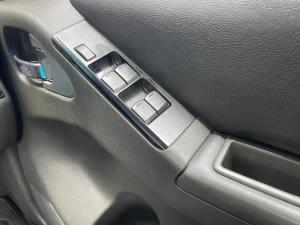 Nissan Navara 2.5dCi double cab LE auto - Image 10