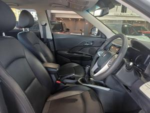 Mahindra XUV300 1.2T W8 - Image 8