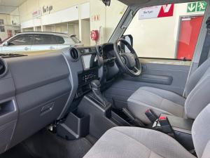 Toyota Land Cruiser 79 2.8GD-6 double cab - Image 7