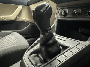 Volkswagen Polo sedan 1.6 manual - Image 17