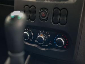 Nissan NP200 1.6i - Image 18