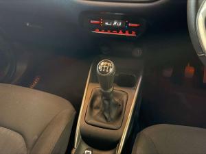 Toyota Starlet 1.5 XR manual - Image 19