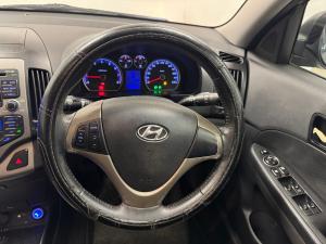 Hyundai i30 1.6 GLS - Image 8