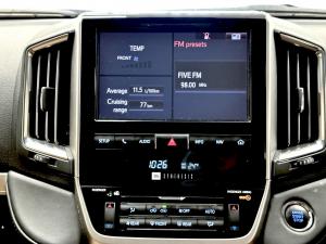 Toyota Land Cruiser 200 4.5D-4D V8 VX-R - Image 14