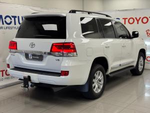 Toyota Land Cruiser 200 4.5D-4D V8 VX-R - Image 2