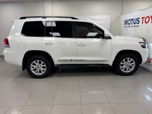 Toyota Land Cruiser 200 4.5D-4D V8 VX-R - Image 3
