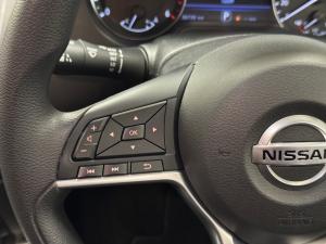 Nissan Navara 2.5DDTi double cab SE auto - Image 9