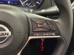 Nissan Navara 2.5DDTi double cab SE auto - Image 10