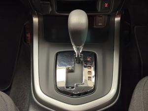 Nissan Navara 2.5DDTi double cab SE auto - Image 11