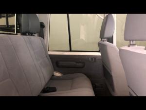 Toyota Land Cruiser 79 4.5D-4D V8 double cab LX - Image 12