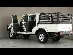 Toyota Land Cruiser 79 4.5D-4D V8 double cab LX - Image 25