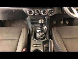 Toyota Hilux 2.4GD-6 double cab 4x4 Raider manual - Image 6