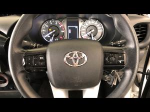 Toyota Hilux 2.4GD-6 double cab 4x4 Raider manual - Image 14