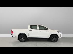 Toyota Hilux 2.4GD-6 double cab 4x4 Raider manual - Image 3