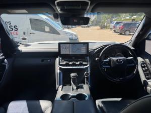 Toyota Land Cruiser 300 3.3D GR-Sport - Image 6