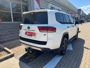 Toyota Land Cruiser 300 3.3D GR-Sport - Image 2