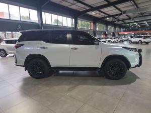 Toyota Fortuner 2.8GD-6 VX automatic - Image 4