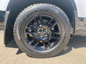 Land Rover Defender 130 D300 X-Dynamic HSE - Image 13