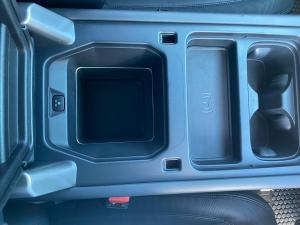 Land Rover Defender 130 D300 X-Dynamic HSE - Image 18