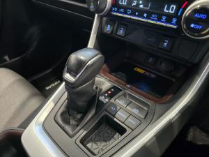 Toyota RAV4 2.0 VX - Image 17