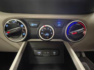 Hyundai Venue 1.2 Premium - Image 12