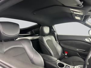 Nissan 370 Z Coupe automatic - Image 19