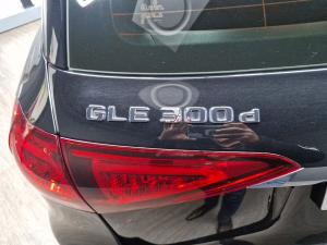Mercedes-Benz GLE GLE300d 4Matic - Image 11