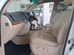Toyota Land Cruiser 200 4.5D-4D V8 VX - Image 7