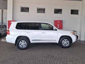 Toyota Land Cruiser 200 4.5D-4D V8 VX - Image 3