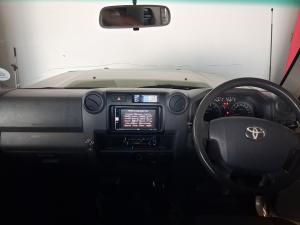 Toyota Land Cruiser 79 4.0 V6 single cab - Image 6