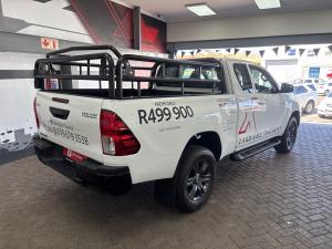 Toyota Hilux 2.4GD-6 Xtra cab Raider manual - Image 2
