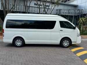 Toyota Hiace 2.5D-4D bus 14-seater GL - Image 3