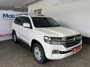 Toyota Land Cruiser 200 4.5D-4D V8 VX-R - Image 1