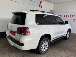 Toyota Land Cruiser 200 4.5D-4D V8 VX-R - Image 2