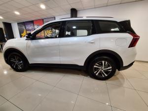 Mahindra XUV700 2.0T AX5 - Image 2