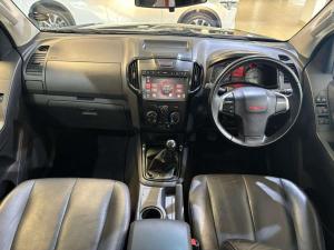 Isuzu D-Max 250 double cab X-Rider Black - Image 12